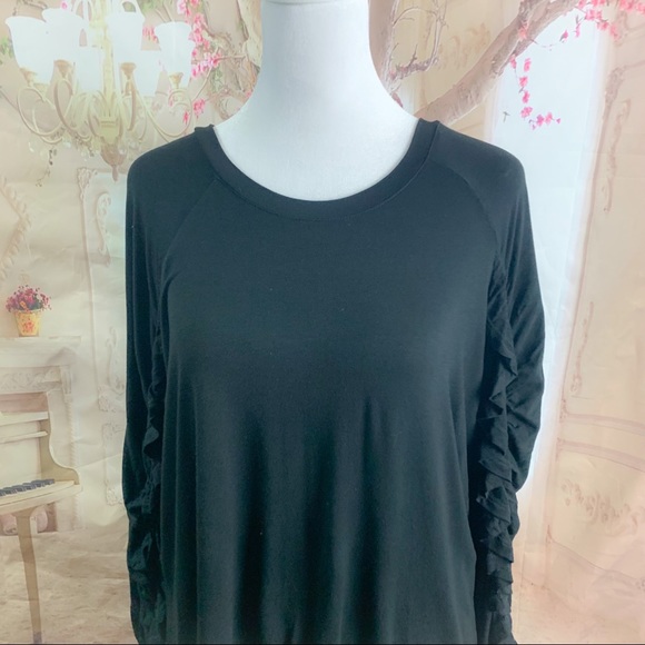 NEW Eloquii Tee Shirt with dramatic long sleeve in black - Picture 5 of 9